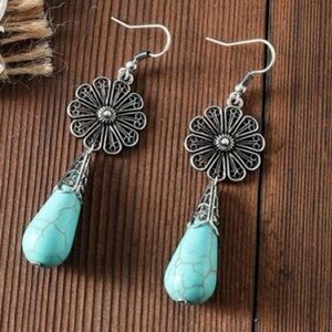 VINTAGE Bohemian & Western Style Turquoise & Geometric Earrings